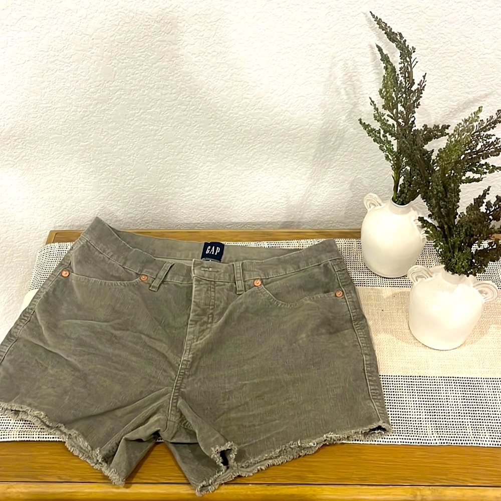 GAP green corduroy shorts